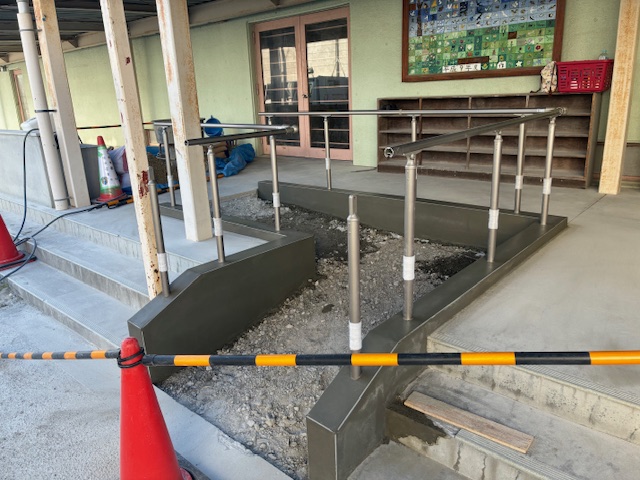 奈良市内小学校｜バリアフリー スロープ新設工事